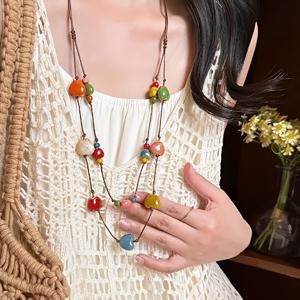 TEMU 조절 가능한 길이 더블 레이어 컬러풀 하트 세라믹 목걸이, 빈티지 비즈드 세라믹 롱 목걸이, 핸드메이드 더블 레이어 하트 디자인, 다용도 데일리 액세서리, 고온 가마 소성 세라믹 비즈, 학기 시작, 생일, 크리스마스, 발렌타인데이, 추수감사절, 어머니날에 이상적인 선물, 할로윈 및 크리스마스 의상을 포함한 모든 행사에 적합, 청소년용