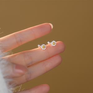 TEMU 여성용 꽃무늬 데이지 귀걸이 - 우아하고 섹시한 스터드, 데일리웨어, 파티, 웨딩, 연중 선물용 - 다양한 행사에 적합 (도금 없음) - 피부에 이상적|링귀걸이