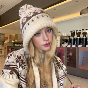 TEMU 랜시티와 여성용 비니 모자 - 접이식 겨울용 보온 이어 보호, 탄력적 얼굴 디자인, 추운 날씨 사이클링, 얼굴 특징, 라이딩 및 야외 활동용 (브랜드명)|모자