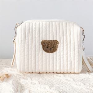 TEMU 1개 곰돌이 장식 골드 톤 하드웨어 크로스바디 - 다기능 엄마 & 토트백, 넉넉한 직사각형 디자인, 튼튼한 폴리에스터, 조절 가능한 스트랩, 여행에 적합, 귀여운 지갑