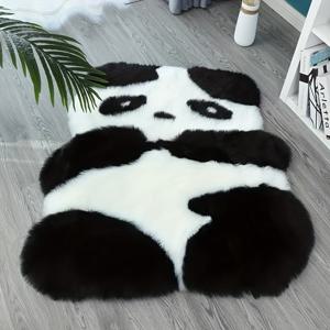 TEMU 귀여운 만화 판다 모양의 인조 양모 아크릴 소재 카펫. 거실 소파, 침대 옆 장식, 서재, 옷장 등에 적합합니다. 세탁 가능한 이 원단은 연중 사용 가능하며, 따뜻하고 포근한 분위기를 집 안에 불어넣을 수 있습니다.