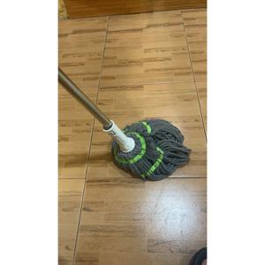 TEMU 손을 사용하지 않고 청소할 수 있는 자동 조임 로프 걸레입니다. 습식 및 건식 걸레 다용도 기능이 특징입니다. 거실, 침실, 욕실, 주방 및 다양한 바닥 표면에서 사용하기에 이상적입니다.|물걸레청소기