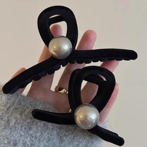 TEMU 빈티지 스타일의 프렌치 헤어 클립 2개 세트, 여성용 대/중 사이즈, 뒷머리 묶은 머리 스타일에 완벽, 우아한 반머리 상어 클립, 부드럽고 세련된 블랙 벨벳 헤어 액세서리, 가을/겨울 분위기에 이상적.