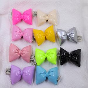 TEMU 컬러 디자인의 투피스 컬렉션, 귀여운 나비 리본 신발, 스타일리시하고 우아한 샌들, 그리고 매력적인 신발 버클 장식이 특징인 제품입니다.