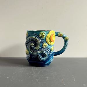 TEMU 3D 스위들 블루 & 골든 커피 머그, 반 고흐의 별이 빛나는 밤 - 독특한 수제화가 시리즈 컵, 선생님 및 친구를 위한 완벽한 생일 선물, 가정 및 사무실 사용에 적합, 영감을 주는 아트 선물