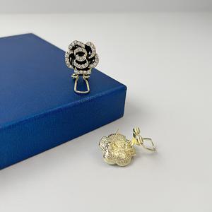 TEMU 오리지널 베어 여성용 우아한 블랙 로즈 플라워 스터드 귀걸이 - KC 골드 도금 아연 합금 라인스톤 장식, 데일리 웨어 & 포멀 이벤트용 12월 탄생석 주얼리, 귀여운 세련된 스타일, 다용도 액세서리, 정교한 디테일, 파티 액세서리, 고품질 마감, 패션 애호가|탄생석