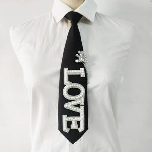 TEMU 세련되고 개인화된 남녀 공용 캐주얼 넥타이입니다. 'LOVE' 글자가 특징이며, 정장 및 포멀 복장에 적합한 넥타이 없는 옵션입니다. 포멀한 행사, 학교 유니폼 및 일상적인 사용에 완벽합니다.