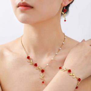 TEMU 1세트 4종 우아하고 로맨틱한 레드 로즈 플라워 여성용 주얼리 세트, 여성용 귀걸이, 목걸이, 팔찌 포함, 여성의 일상, 휴가, 결혼식, 저녁 파티에 적합, 여성의 발렌타인데이 선물로 완벽