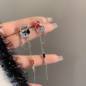 TEMU 우아한 붉은 복숭아와 매화 디자인의 독창적인 니치 메탈 스타일 비대칭 스터드 귀걸이 1쌍, 트렌디하고 활용도 높은 귀걸이