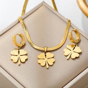 TEMU 3피스 스테인리스 스틸 골든 클로버 목걸이 & 귀걸이 세트, 연회, 결혼식, 행사, 파티, 휴가, 선물, 콘서트, 데일리 웨어 액세서리, 18K 골드 도금, 저자극성 목걸이, 목걸이, 패셔너블 우아한 럭셔리 목걸이 & 귀걸이