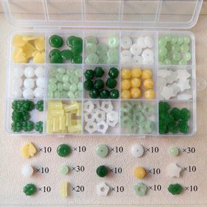 TEMU 200개 유리 장식 비즈 새로운 중국 스타일 보석 만들기 상자 어두운 녹색/밝은 녹색/노랑/흰색 Kürde 비즈 평화 버클 바구미 비즈 네잎 클로버 다섯 개의 별 행운의 구름 꽃 상자 목걸이, 팔찌 및 귀걸이를 만들기 적합합니다.