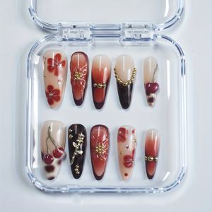 TEMU 럭셔리한 입체 꽃, 달콤한 체리, 로맨틱한 골든 장미, 패셔너블한 프린트와 반짝이는 골드 비즈가 돋보이는 전통 수제 네일 10개입 세트. 모든 여성의 일상 착용에 적합