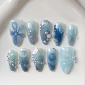 TEMU 10개 세트 전통 수제 네일: 상쾌한 연한 파란색 오션 시리즈 아몬드 쉐입, 귀여운 해파리, 우아한 꽃무늬, 실버 글리터로 모든 여성과 데일리 웨어에 완벽
