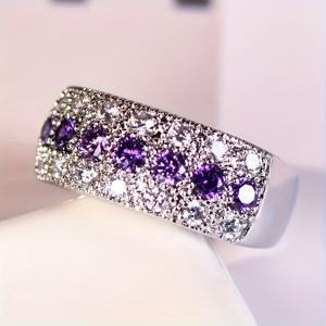 TEMU 여성을 위한 스타일리시하고 클래식한 보라색 원형 합성 지르코니아 반지. 파트너에게 매일 선물하기에 완벽합니다.