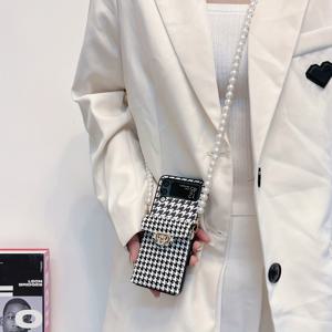 TEMU 삼성 갤럭시 Z 플립 모델 3부터 7까지 호환되는 진주 체인이 있는 체크무늬 카드 홀더 접이식 폰 케이스, 핸디 케이스