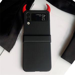 TEMU 3D 레드 데빌 호른 모양의 무광 휴대폰 케이스, 삼성 갤럭시 Z 플립 모델 4, 5, 6, 7에 적합, 귀여운 단색 보호 백 커버 제공.