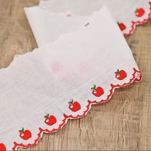 TEMU 레이스 장식 리본 1롤, 폭 9Cm, 흰색과 빨간색 자수 특징. 빨간색 체리 디자인으로 장식된 이 패브릭 리본은 웨딩 장식, 의류, 넥라인 커프스, 커튼 액센트 및 코스튬 장식에 완벽합니다.