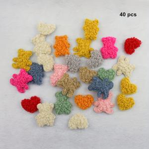 TEMU 40개/팩 컬리 패브릭 하트/베어 귀여운 동물 주얼리 액세서리 귀여운 동물 패치 및 애플리케 DIY 하트 모양 여성용 헤어 액세서리 헤드데스크 헤어핀 만들기 재료 의류 신발 및 양말 수하물 패브릭 장식 액세서리 휴일 결혼식 파티 장식 액세서리