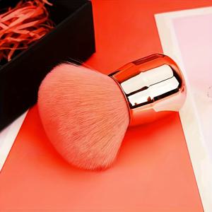 TEMU 작은 딩이는 파우더로 손톱을 페인팅하고 있습니다.