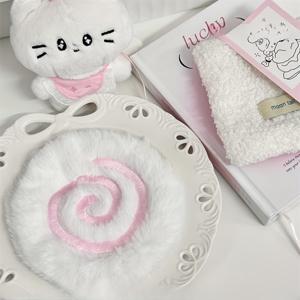 TEMU [홈용 휴식] 플러시 어패용 코스터 - 부드러운 폴리에스터, 핑크 스와일 디자인, Kpop 데스크탑 장식 및 사진 촬영 용품, 손세탁 가능, 귀여운 코스터