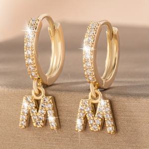 TEMU 1 쌍의 고급 26 글자 알파벳 귀걸이, 트렌디한 구리 디자인 및 합성 합성 지르콘​ - 데이트 및 선물에 적합, 세련되고 세련된 데이트 나이트 귀걸이 | 우아한 액세서리 | 내구성 있는 귀걸이