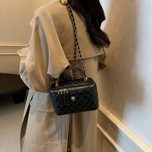 TEMU 2025 봄 여름 여성용 골드톤 체인 스트랩 퀼트 소형 스퀘어 파우치 - 마룬 & 블랙 레트로 , 지퍼 클로저, 내구성 폴리에스터, 캐주얼 & 포멀 룩