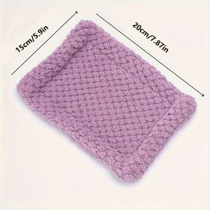 TEMU 1개 플러시 두꺼운 소형 애완동물 담요 - 햄스터, 토끼, 기니피그용 부드러운 폴리에스터 직사각형 따뜻한 둥지 - 겨울철 보온 & 내구성 있는 쉬운 관리 홈 데코