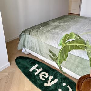 TEMU 세련된 벨벳 러그 1개. 창의적인 만화 디자인의 불규칙한 모양. 부드럽고 편안하며 푹신하며 세탁기 사용 가능하며 거실, 침실, 욕실 입구 또는 서재를 장식하는 데 완벽합니다.