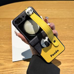 TEMU 휴대폰 케이스 - 이건 귀여운 판다 손잡이와 팔걸이 스트랩 디자인으로, 접이식 폰 케이스용으로 설계되었으며, 삼성 갤럭시 Z 플립 3, 4, 5, 6, 7 보호 케이스에 적합하며 낙하 방지 기능이 있습니다.|핸드폰스트랩