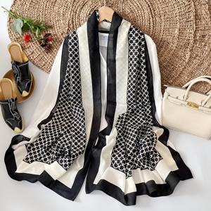 TEMU 남녀공용 대형 빈티지 서클 스카프/쇼울 - 우아한 서클 프린트 블랙, 긴 목 랩, & UPF 기능, 비치웨어, 캐주얼 & 아웃핏에 적합 - 남녀 모두에게 어울리는 다용도 쇼울