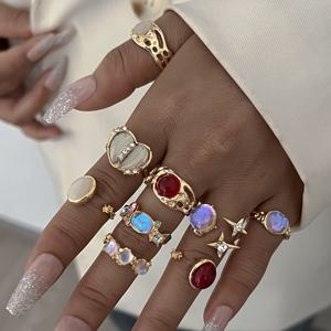 TEMU 반짝이는 하트 모양의 불규칙한 청키 스타일의 인조 보석 별 폭발 디자인의 9개의 반지 세트. 귀여운 쌓기 스타일에 완벽하며, 패셔너블하고 쉬운, 우아하고 정교한 빈티지 디자인을 반영하며, 파티에 이상적입니다.