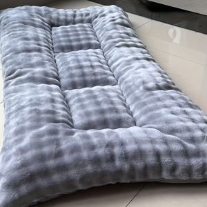 TEMU [브랜드 신상 업그레이드 고급 애견 침대] 두꺼운 인조 토끼털 강아지 매트리스 | 초극세사 토끼털 원단과 독특한 장인 정신 결합, 헤드레스트 및 충돌 방지 엣지 장착 | 소형견, 중형견에게 적합한 직사각형 디자인