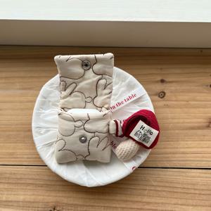 TEMU 에어팟 4세대, 3세대, 프로, 에어팟 프로 2, 2세대와 호환되는 귀걸이 슬리브와 빨간 버섯 펜던트 세트. 귀여운 자수 빨간 토끼와 플립 커버 이어폰 케이스용 부드러운 빨간 버섯 액세서리가 특징입니다.|귀걸이|헤드폰