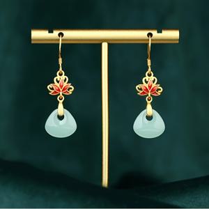 TEMU 금도금 연꽃 빨간색 에나멜 물방울 귀걸이 한 쌍, 깨끗하고 우아한 디자인으로 은혜와 조화의 상징입니다.