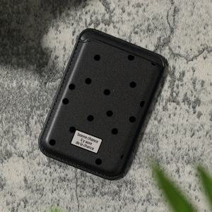 TEMU 세련되고 우아한 블랙 점점 디자인 인조 가죽 마그네틱 카드 홀더 (아이폰 12~16 Pro Max 모델용). 이 인조 가죽 지갑 액세서리는 카드를 1~2개 보관할 수 있으며 내장된 보안 포켓을 갖추고 있습니다.