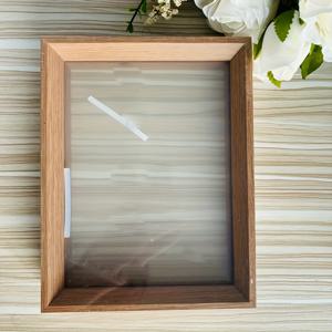 TEMU 세련된 나무 프레임이 특징인 클래식 양면 투명 사진 액자입니다. 자연스러운 나무 색상의 스타일리시한 나무 프레임으로 제작되었으며, 다양한 사이즈로 제공되어 디스플레이에 적합합니다. 투명 아크릴 소재로 제작되었으며, 가정 장식, 사무실, 학교, 인공 아트 벽걸이 예술에 적합합니다.