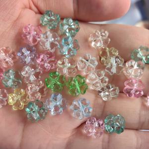 TEMU 82개 레진 참 - 보석 만들기, 키체인, 홈 데코용 투명 플로랄 DIY 공예 재료 - 성 패트릭의 날, 크리스마스, 중국 신년, 휴일 공예 용품을 위한 귀여운 수제 액세서리, 컬러풀 꽃 참, 광택 마감 참, 크리스마스에 가장 적합