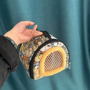 TEMU 귀여운 만화 디자인 햄스터 캐리어 백 - 휴대용 소프트 패브릭 여행 케이지, 통풍 메쉬 탑, 지퍼 클로저 & 어깨끈 포함, 아늑한 플리스 안감, 햄스터, 저빌, 쥐용 애완동물 캐리어 가방, 통풍 메쉬 창문