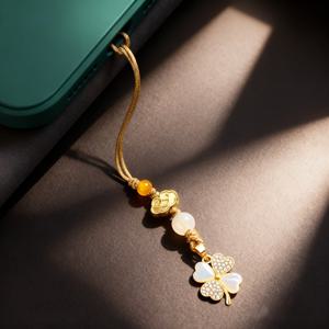 TEMU 네잎 클로버 폰 펜던트 - 골드 톤 잎 디자인의 행운의 액세서리, 내구성이 뛰어난 구리 액세서리 (모바일 기기용), 생일, 기념일, 폰 액세서리, 기념일 선물, 우아한 액세서리에 적합