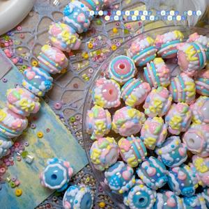 TEMU 울트라 정교한 헤비 듀티 핸드 페인트 비즈 - 귀여운 리본, 꽃, 딸기 디자인의 고광택 오일 페인트 공예 비즈 DIY 주얼리 만들기, 참 팔찌, 키체인, 선물 만들기 용품 (15개 벌크 팩) 리본, 꽃, 딸기 디자인의 복잡한 핸드 페인트 비즈, DIY 팔찌 및 키체인용 헤비 듀티 공예 비즈, 고광택 오일 페인트