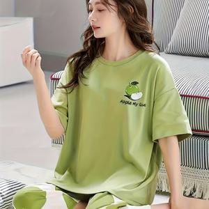 TEMU 여성용 캐주얼 사과 및 슬로건 프린트 파자마 세트, 그린 크루넥 반팔 상의와 신축성 있는 허리밴드와 그린 폴카 도트 패턴의 카프리 팬츠, 세탁기 사용 가능, 여름철을 위한 완벽한 선택