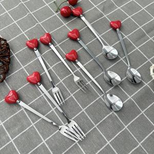 TEMU 8pcs 하트 모양 세라믹 핸들 스테인레스 스틸 디저트 스푼, 컬러풀 하트 핸들 디자인, 커피 및 음료 저어기, 및 과일, 디저트 스푼, 커피 스푼 및 과일 포크, 가정, 레스토랑, 주방, 일상 식사, 생일 파티 및 휴일 모임에 적합
