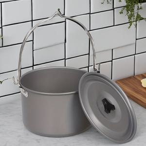 TEMU 알루미늄 합금으로 제작된 행잉 포트와 보관함이 포함된 완벽한 야외 피크닉 요리 세트입니다. 캠핑에 이상적이며, 앉아, 행진, 또는 피크닉에 사용할 수 있는 다용도 냄비입니다. 크리스마스 또는 발렌타인데이에 완벽한 선물입니다.