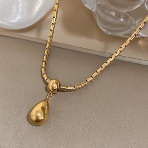 TEMU 304 스테인리스 스틸로 제작된 물방울 펜던트 목걸이, 골드 체인 포함. 일상복 또는 특별한 날에 적합. 친구나 가족의 생일 선물 또는 우정의 상징으로 좋습니다.