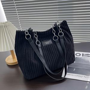 TEMU DSFAA53는 여성용 우아하고 다재다능한 코듀로이 가방으로, 숄더백 또는 크로스바디 착용에 적합합니다. PU 스트랩이 특징이며, 데일리 외출, 학교 및 기타 행사에 완벽하며 발렌타인데이 선물로 이상적입니다.