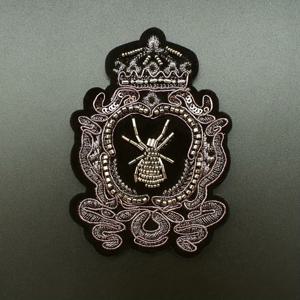 TEMU 1pc 빈티지 글래머러스 스타일 자수 패치, 검은 벨벳과 은색 왕관 및 거미 패턴, 손수 베이지, 수선 및 기계 스티치 가능, 폴리에스터, 의류/백팩 장식용, 남녀 공용