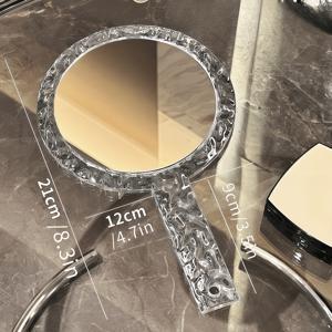 TEMU 물결 텍스처 디자인의 투명 휴대용 메이크업 거울. 휴대 가능하고 깨지지 않는 구조를 특징으로 합니다. 고화질 양면 거울 (1X/5X) 이 있으며 원형 및 사각형 모양으로 제공됩니다.