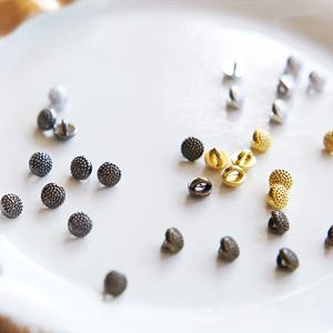 TEMU 40개 혼합된 생선 자궁 패턴 버튼 - 다양한 색상(검정, 금색, 흰색, 베이지)으로 구성된 초소형 금속 버튼(블랙, 골든, 화이트, 베이지) - 인형 옷, 코트, 셔츠, 수제품 공급품, 수제품 액세서리, 수제품 버튼 세트, 빈티지 버튼 세트, 내구성 버튼 세트