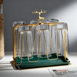 TEMU 골든 사슴 벽걸이 유리 홀더 - 튼튼한 트레이 포함, 헤비듀티 철/플라스틱 컵 랙, 그린 리프 디자인, 와인 & 텀블러용 - 공간 절약형/다이닝 데코, 크리스마스, 집들이 선물 추천 (골든톤 사슴)|텀블러