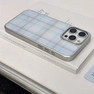 TEMU 휴대폰 케이스 - 은색 테두리가 있는 밝은 파란색 체크무늬 패턴으로 아이폰 17 PRO MAX 케이스에 적합하며 모델 17Air/11716Promax/16/15Promax/15Plus/15/14Promax/14Pro/14/13/12/11/X/Xr/Xsmax를 포함합니다. 이 새로운 낙하 방지 소재는 은색 테두리가 특징입니다.|아이폰케이스